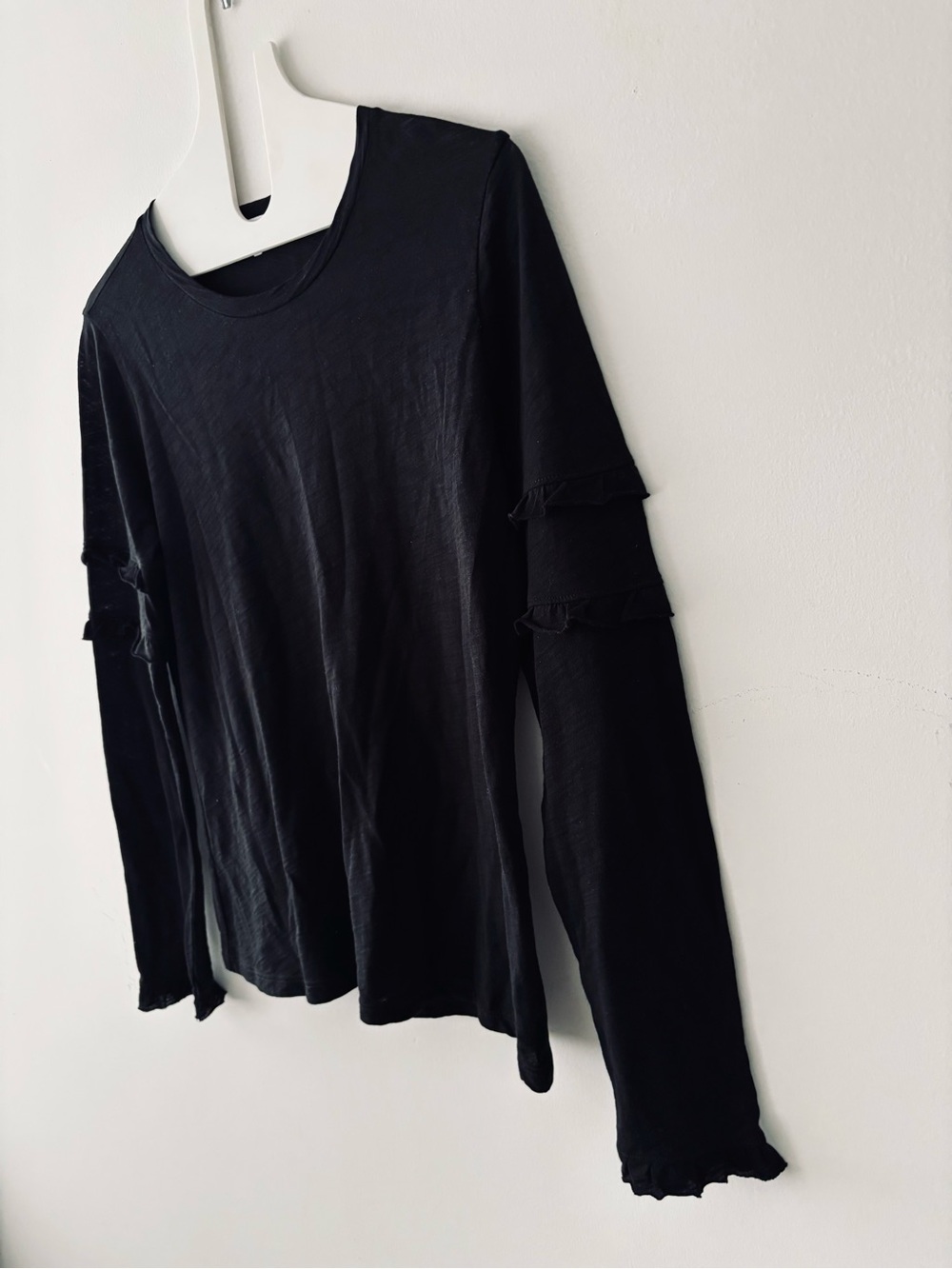 NWOT Goldie black ruffle cotton T long sleeve crew neck ruffle sleeve M